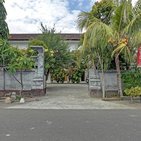 Oyo 3096 Hotel Dewi Warsiki Gilimanuk Esterno foto