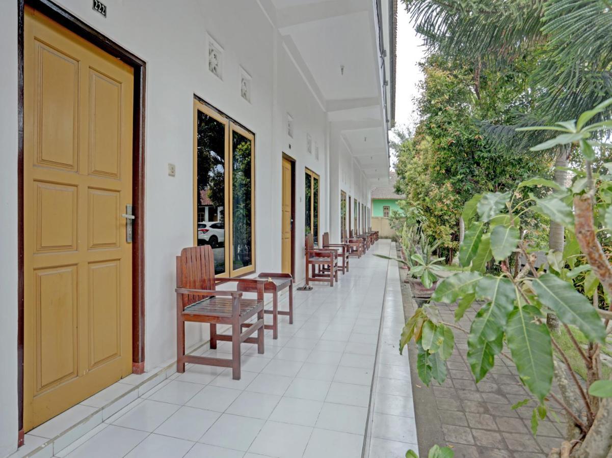 Oyo 3096 Hotel Dewi Warsiki Gilimanuk Esterno foto